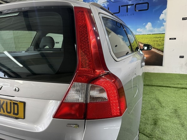 Used Volvo V70 2010 for sale - 76193992: Photo 14