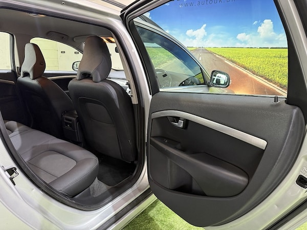 Used Volvo V70 2010 for sale - 76193992: Photo 25