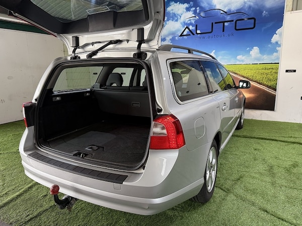 Used Volvo V70 2010 for sale - 76193992: Photo 33