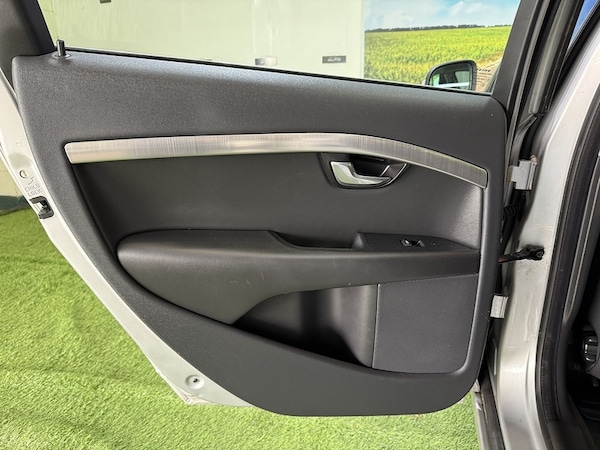 Used Volvo V70 2010 for sale - 76193992: Photo 36