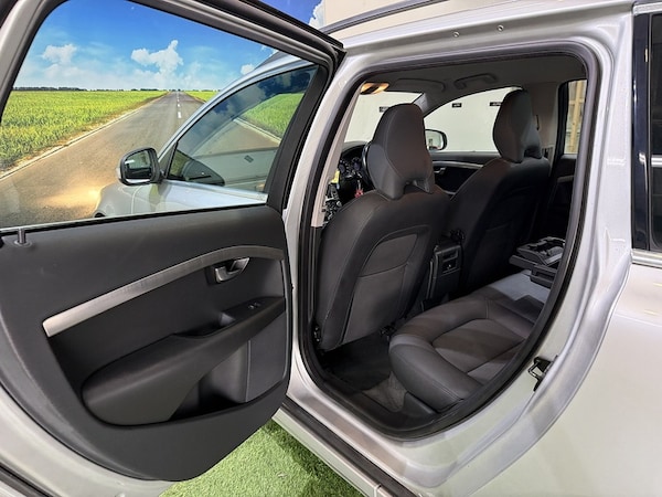Used Volvo V70 2010 for sale - 76193992: Photo 38