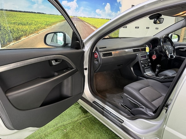Used Volvo V70 2010 for sale - 76193992: Photo 42
