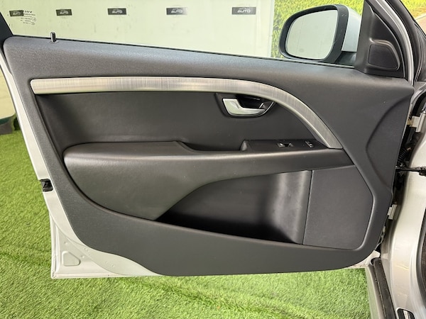 Used Volvo V70 2010 for sale - 76193992: Photo 46