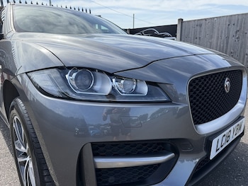Used Jaguar F-Pace 2018 for sale - 79423288: Photo