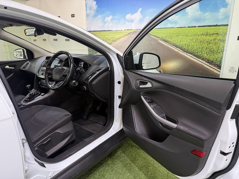 Used Ford Focus 2015 for sale - 76330456: Photo 14