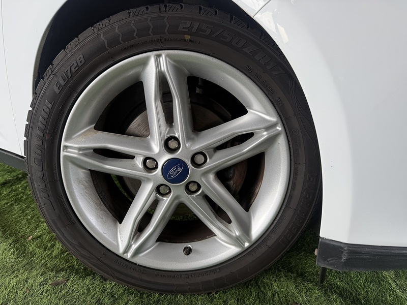Used Ford Focus 2015 for sale - 76330456: Photo 3