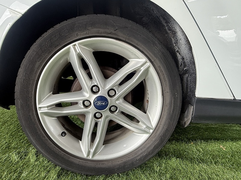 Used Ford Focus 2015 for sale - 76330456: Photo 5