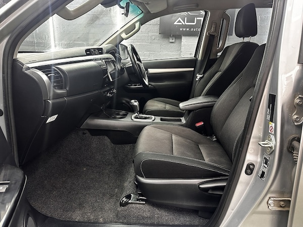 Used Toyota Hilux 2018 for sale - 76193951: Photo 58