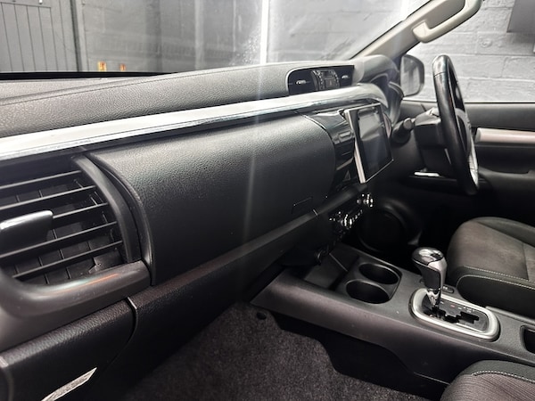 Used Toyota Hilux 2018 for sale - 76193951: Photo 59