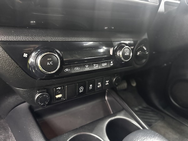 Used Toyota Hilux 2018 for sale - 76193951: Photo 61