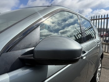 Used Land Rover Discovery Sport 2015 for sale - 77889174: Photo