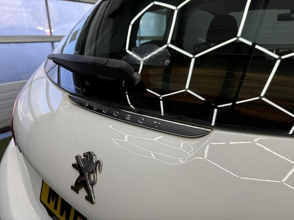 Used Peugeot 208 2015 for sale - 76193905: Photo 11