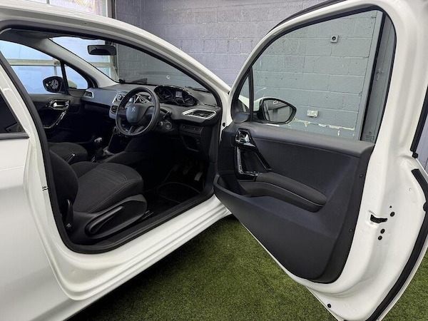 Used Peugeot 208 2015 for sale - 76193905: Photo 19