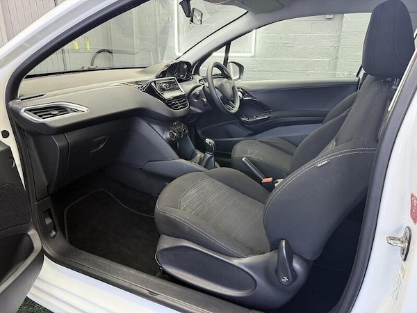 Used Peugeot 208 2015 for sale - 76193905: Photo 36