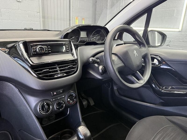 Used Peugeot 208 2015 for sale - 76193905: Photo 40