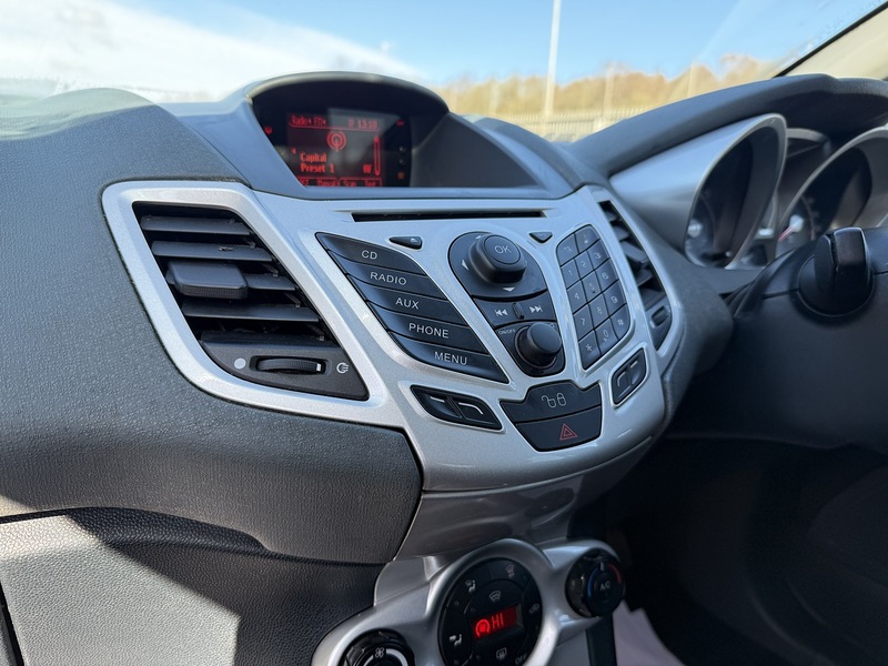 Used Ford Fiesta 2010 for sale - 78027173: Photo 38