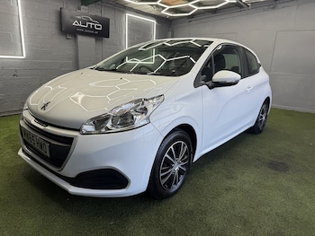Used Peugeot 208 2015 for sale - 75802669: Photo