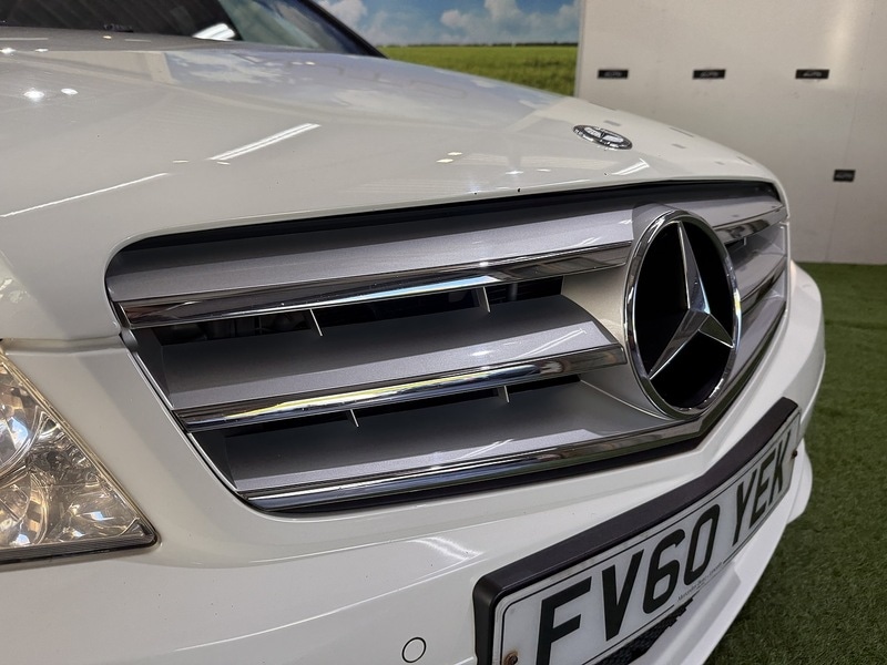 Used Mercedes-Benz C Class 2010 for sale - 76430493: Photo 2