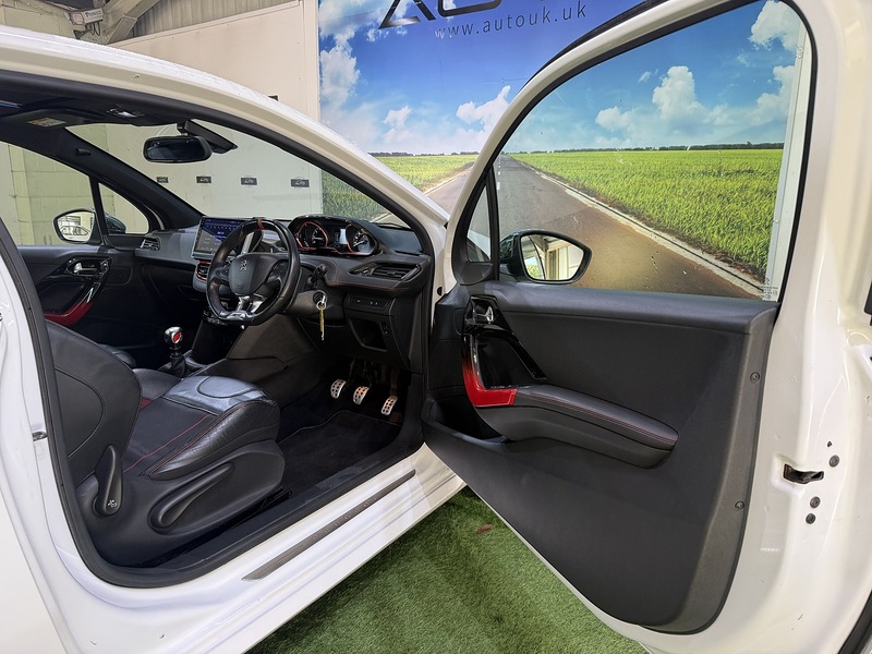 Used Peugeot 208 2013 for sale - 77258911: Photo 13