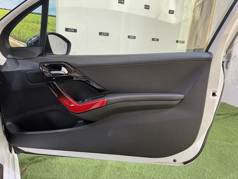 Used Peugeot 208 2013 for sale - 77258911: Photo 17