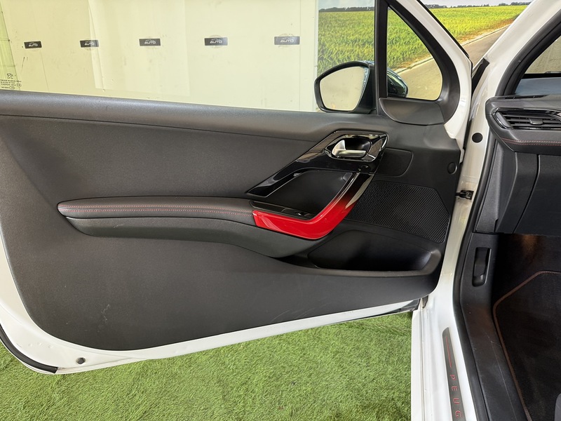 Used Peugeot 208 2013 for sale - 77258911: Photo 31