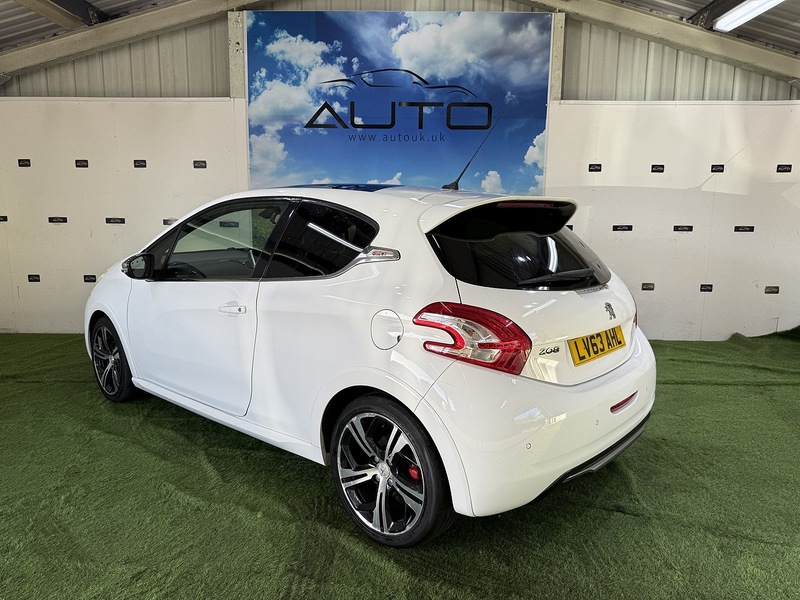 Used Peugeot 208 2013 for sale - 77258911: Photo 44