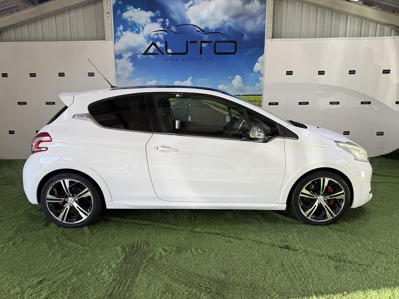 Used Peugeot 208 2013 for sale - 77258911: Photo 6