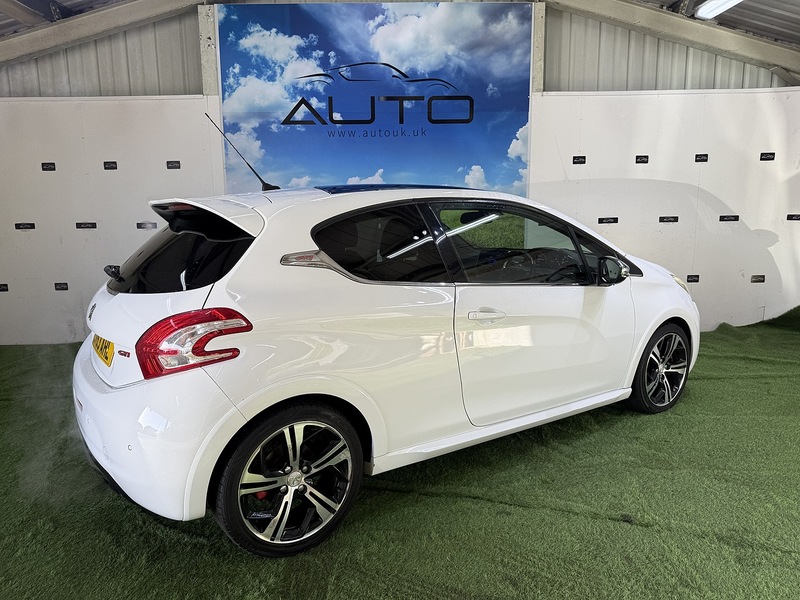 Used Peugeot 208 2013 for sale - 77258911: Photo 7