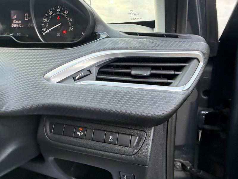 Used Peugeot 208 2017 for sale - 77836641: Photo 28