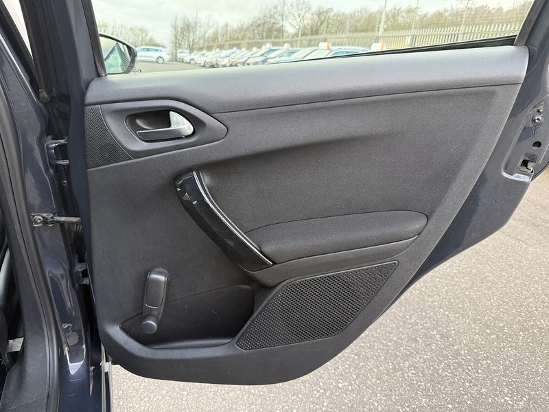 Used Peugeot 208 2017 for sale - 77836641: Photo 42