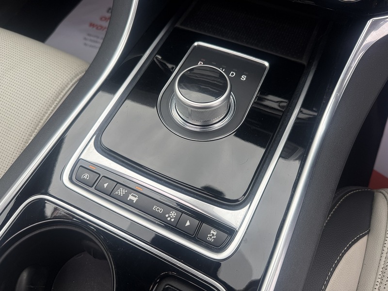 Used Jaguar XE 2015 for sale - 77850917: Photo 33