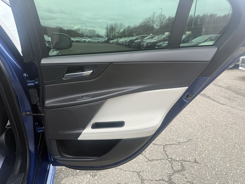 Used Jaguar XE 2015 for sale - 77850917: Photo 40