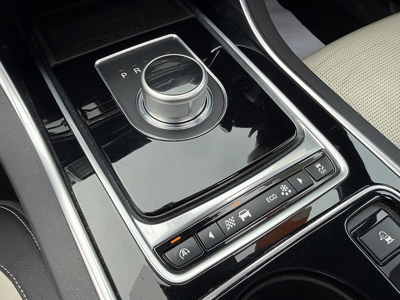 Used Jaguar XE 2015 for sale - 77850917: Photo 57