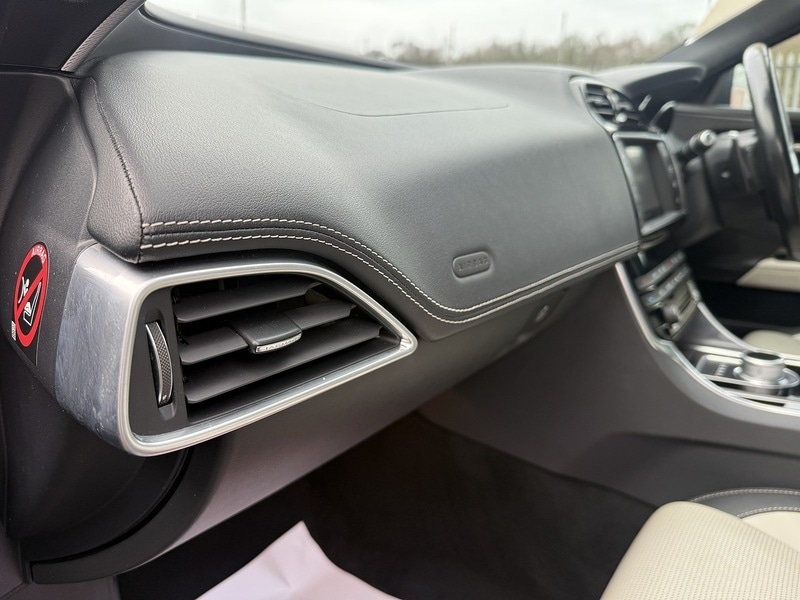 Used Jaguar XE 2015 for sale - 77850917: Photo 60