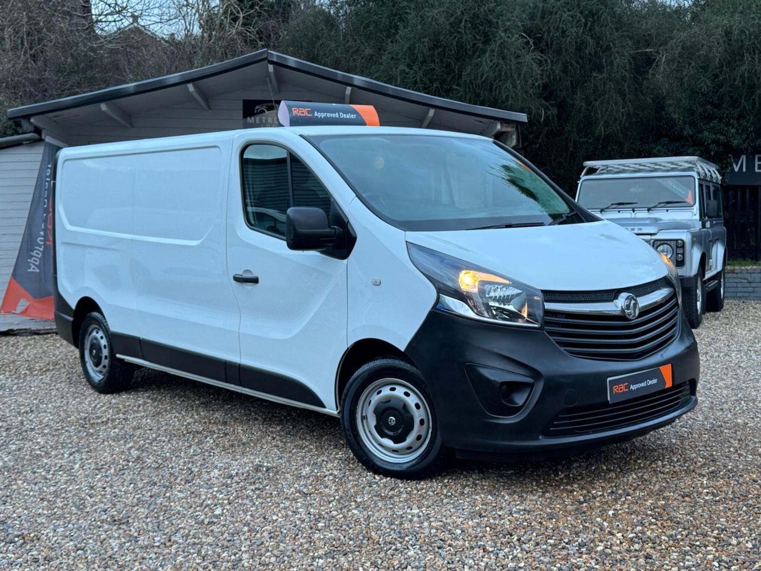 Used Vauxhall Vivaro 2017 for sale - 76936316: Photo 2