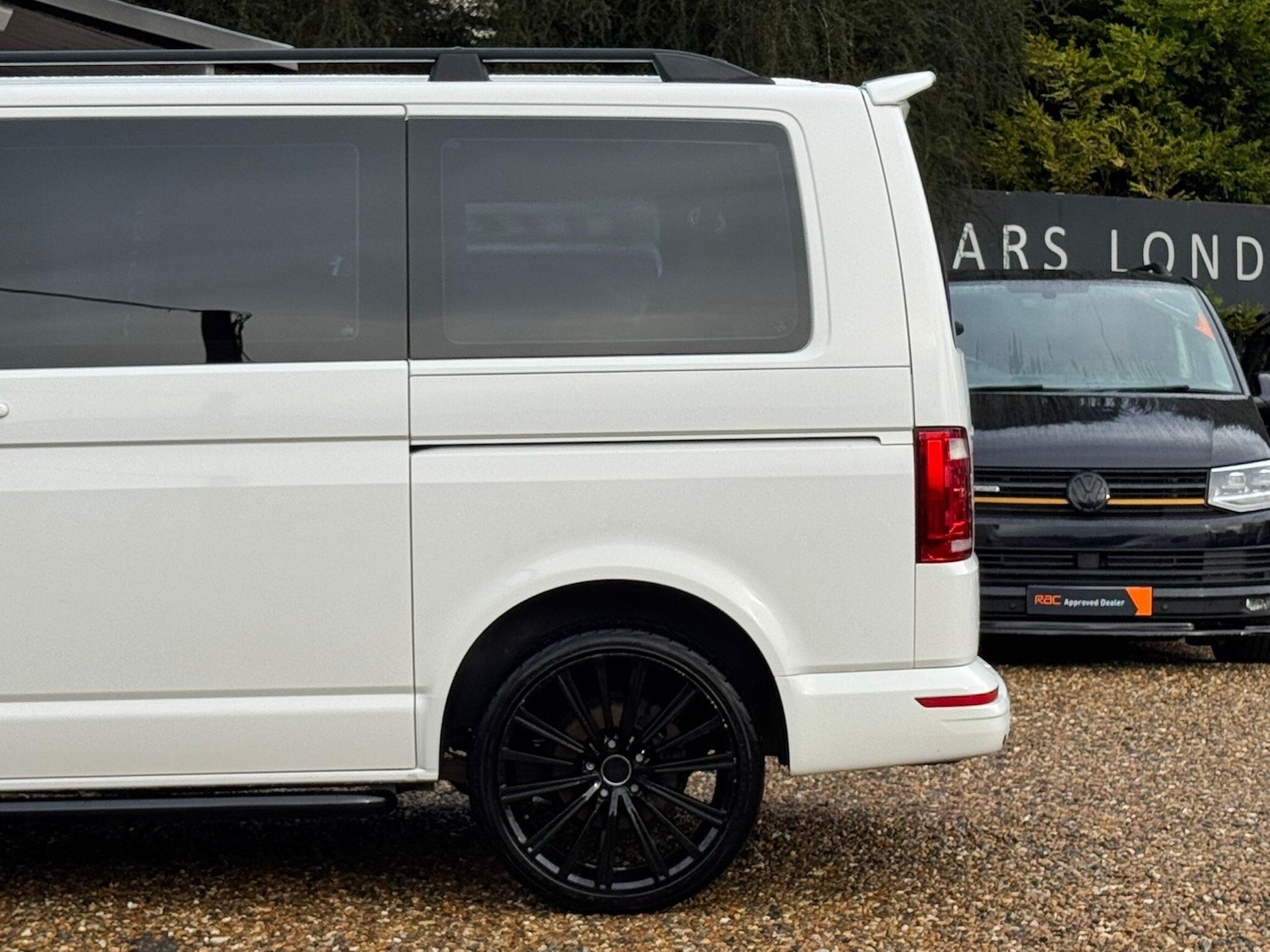 Used Volkswagen Transporter Shuttle 2017 for sale - 77478519: Photo 12