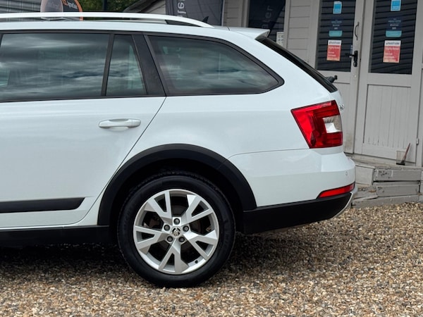 Used Skoda Octavia 2015 for sale - 76283840: Photo 11