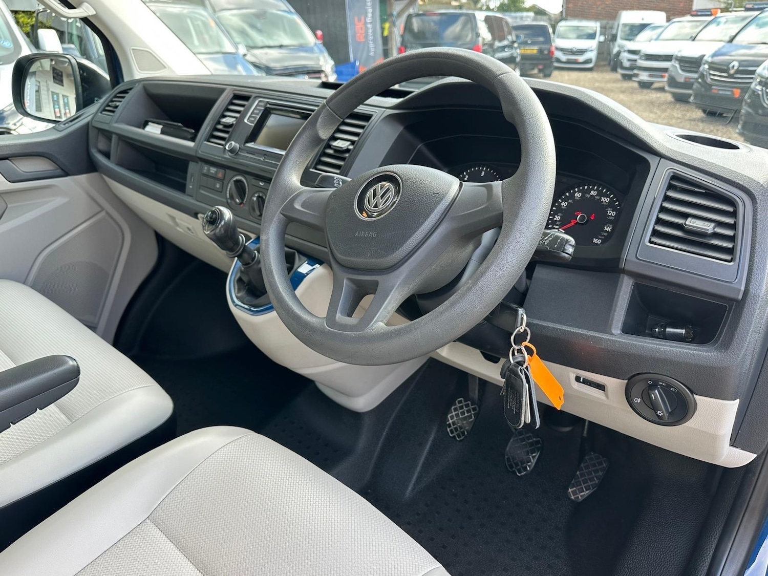 Used Volkswagen Transporter Shuttle 2016 for sale - 77598060: Photo 8