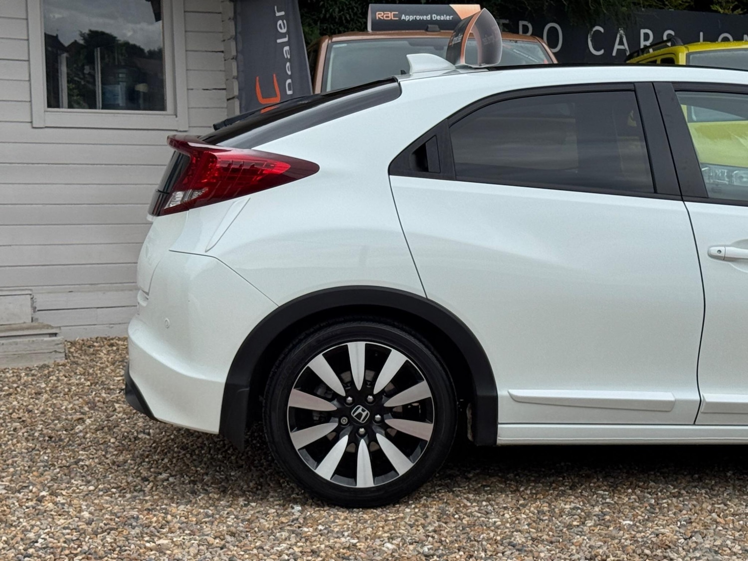 Used Honda Civic 2014 for sale - 76592929: Photo 4