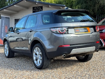 Used Land Rover Discovery Sport 2017 for sale - 75927072: Photo