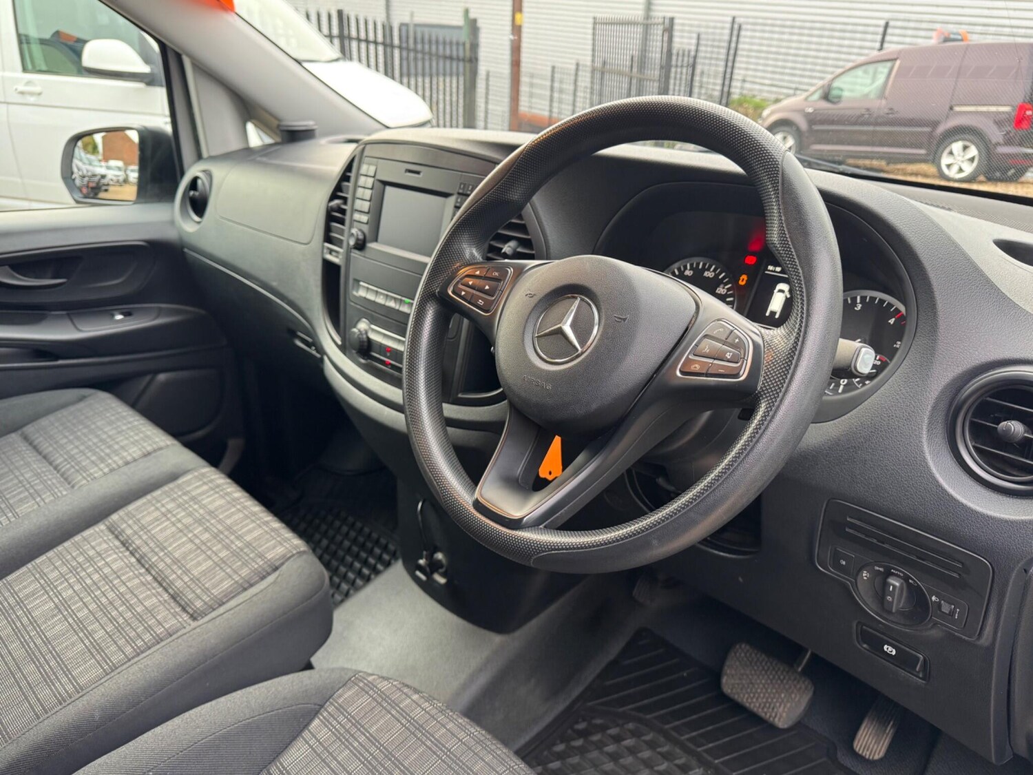 Used Mercedes-Benz Vito 2017 for sale - 77598093: Photo 16