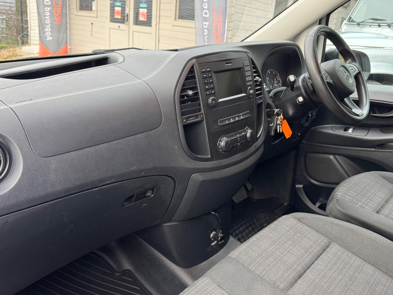 Used Mercedes-Benz Vito 2017 for sale - 77598093: Photo 23