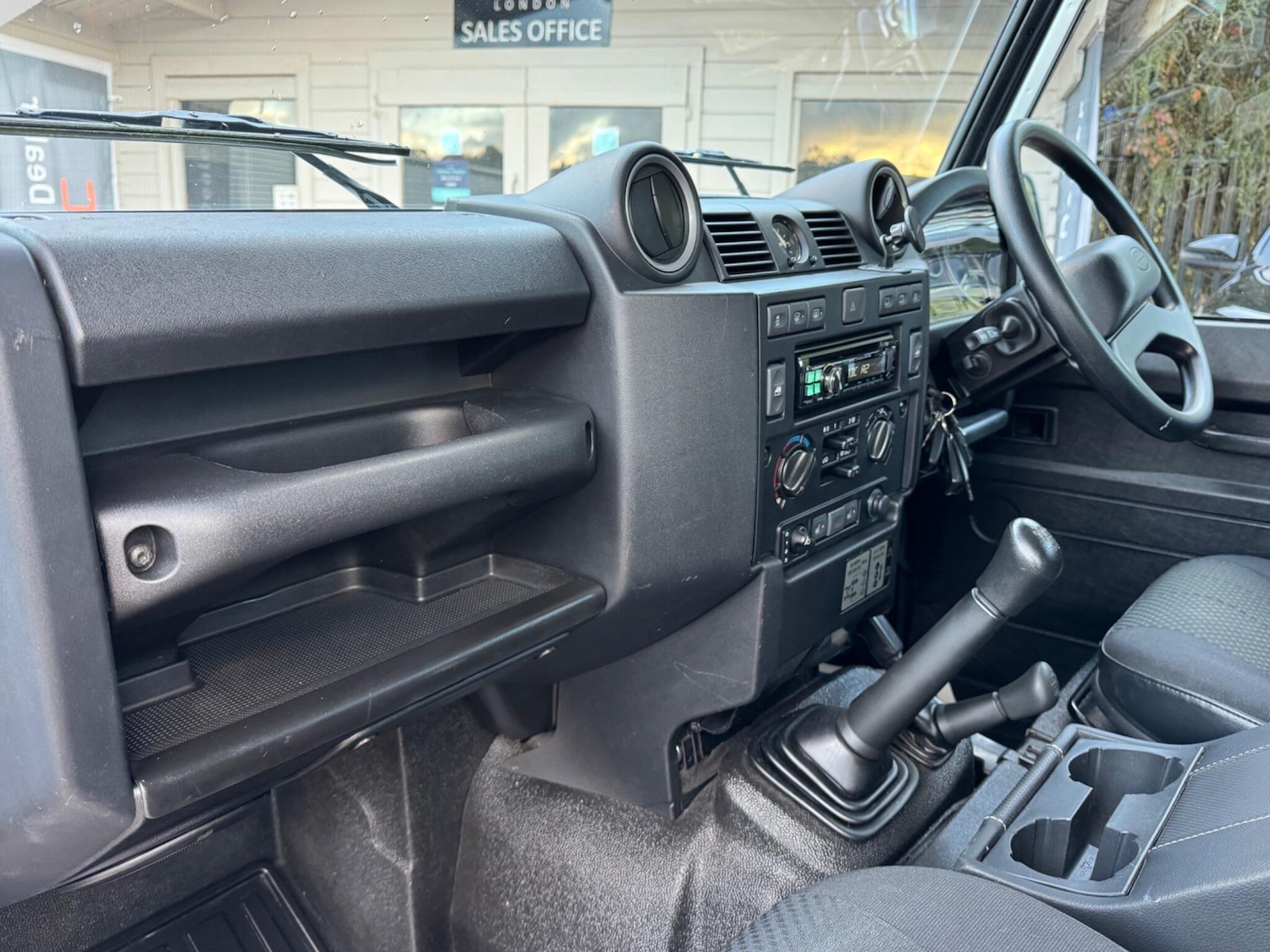 Used Land Rover Defender 2015 for sale - 77130659: Photo 15