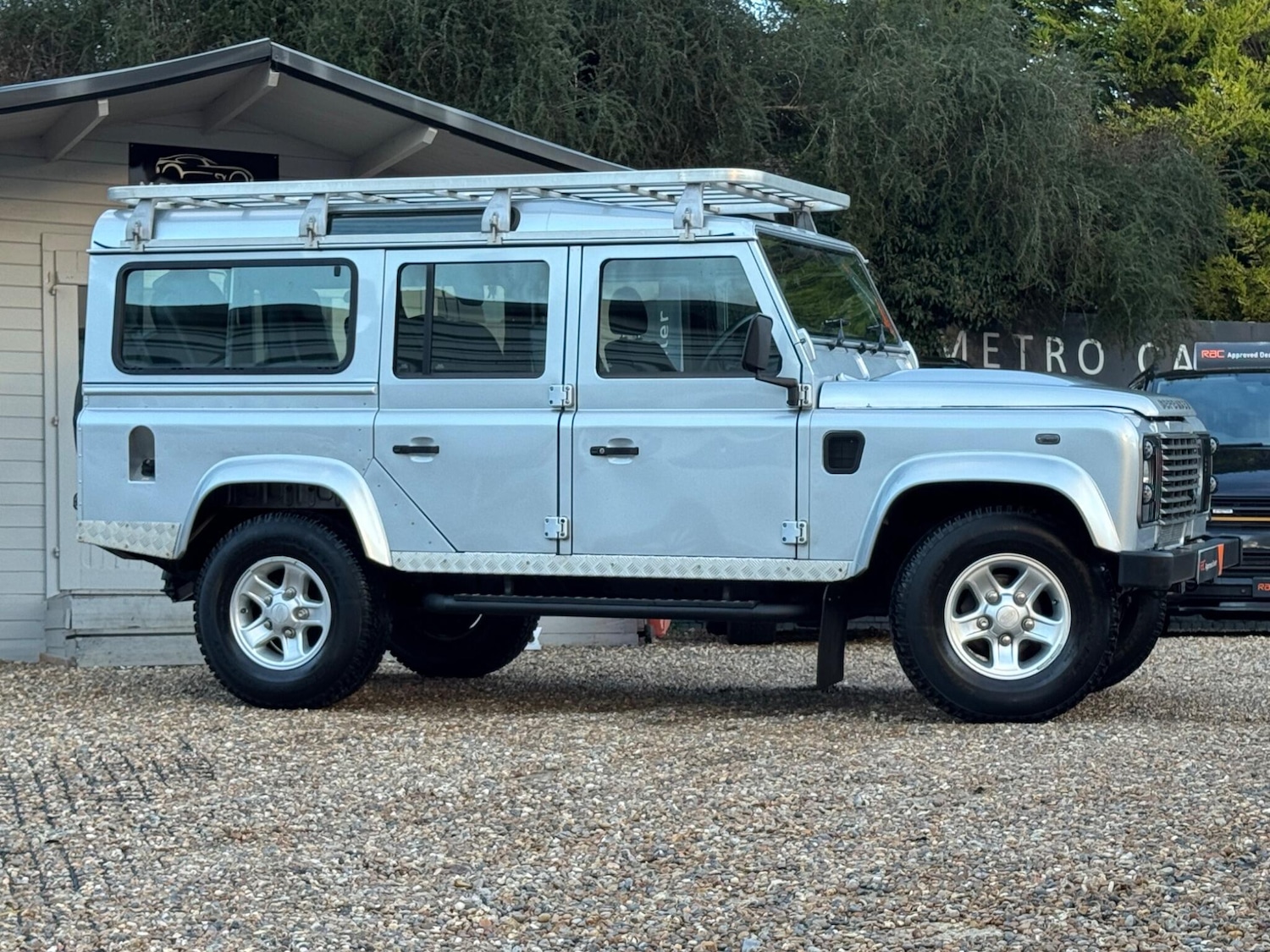 Used Land Rover Defender 2015 for sale - 77130659: Photo 2