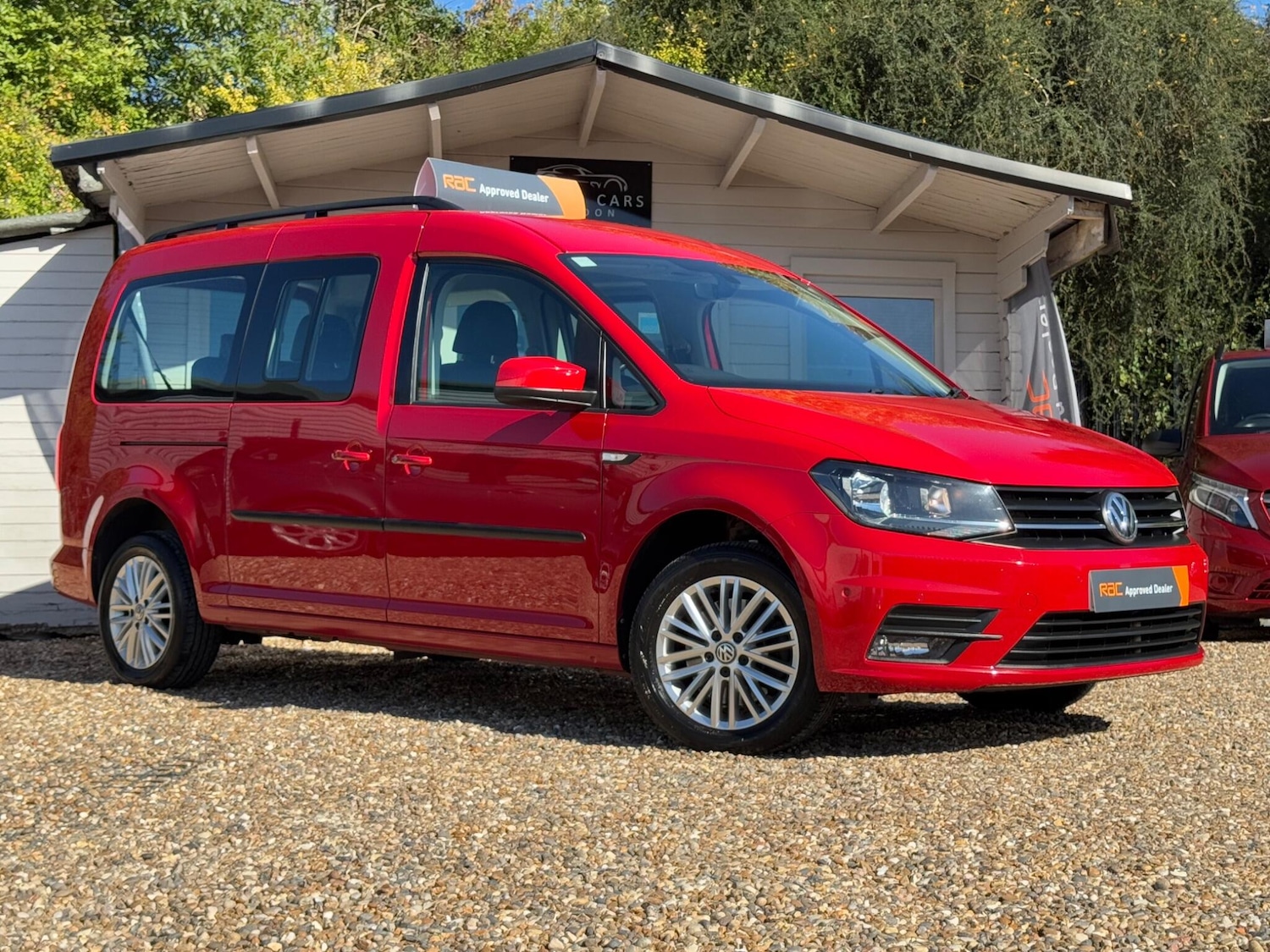 Used Volkswagen Caddy Maxi Life 2019 for sale - 76189620: Photo 1