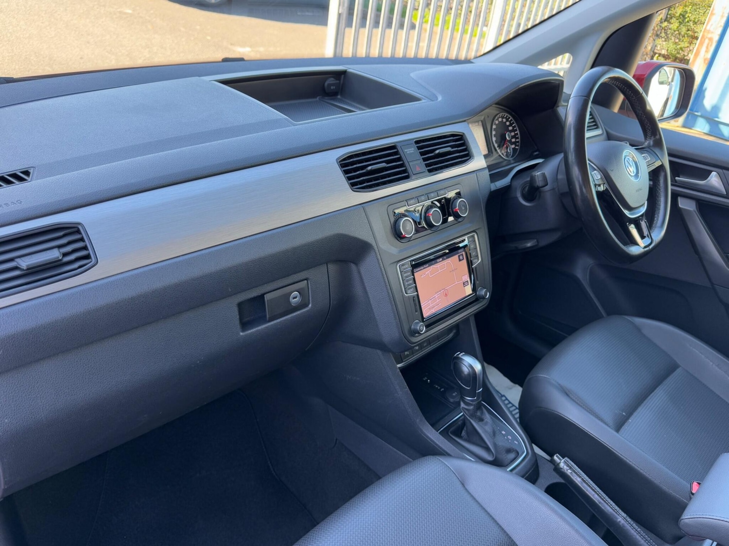 Used Volkswagen Caddy Maxi Life 2019 for sale - 76189620: Photo 10