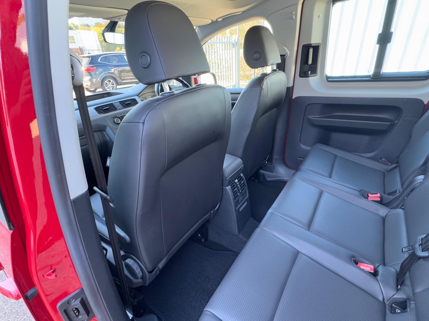 Used Volkswagen Caddy Maxi Life 2019 for sale - 76189620: Photo 17