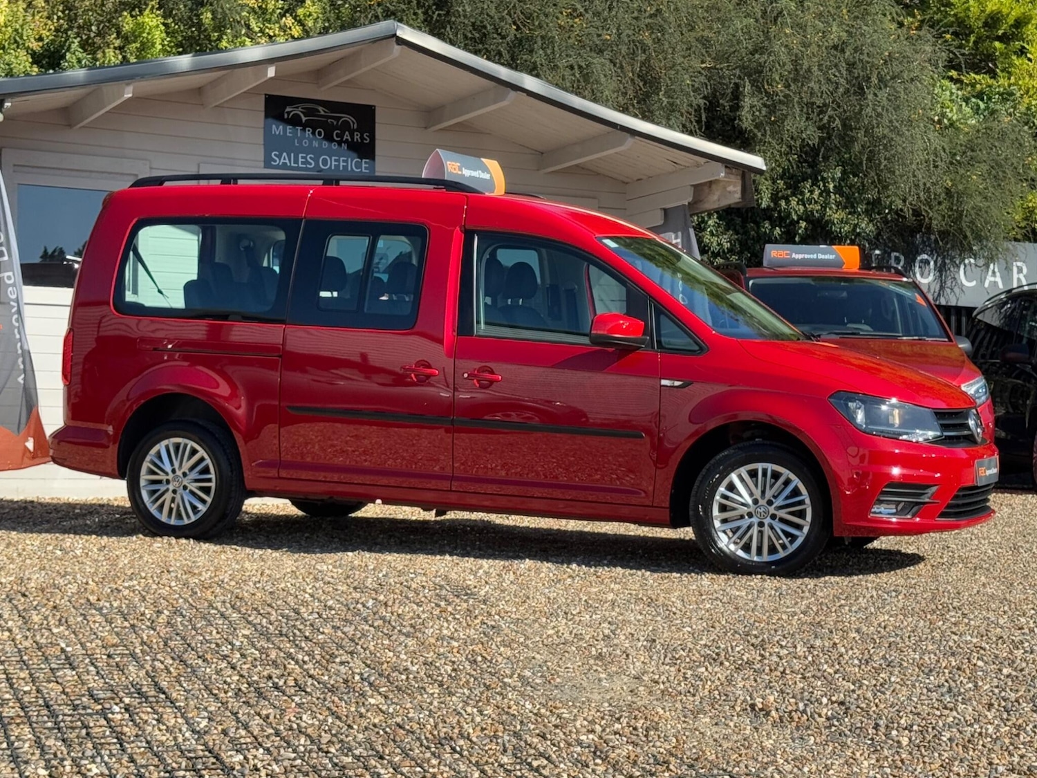 Used Volkswagen Caddy Maxi Life 2019 for sale - 76189620: Photo 3
