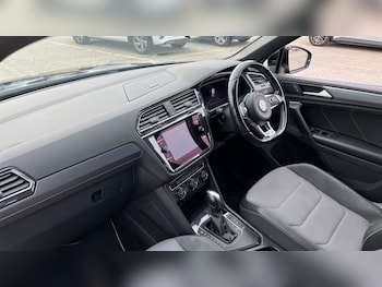 Used Volkswagen Tiguan 2019 for sale - 76124597: Photo 2