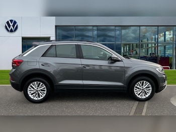 Used Volkswagen T-Roc 2023 for sale - 76404807: Photo